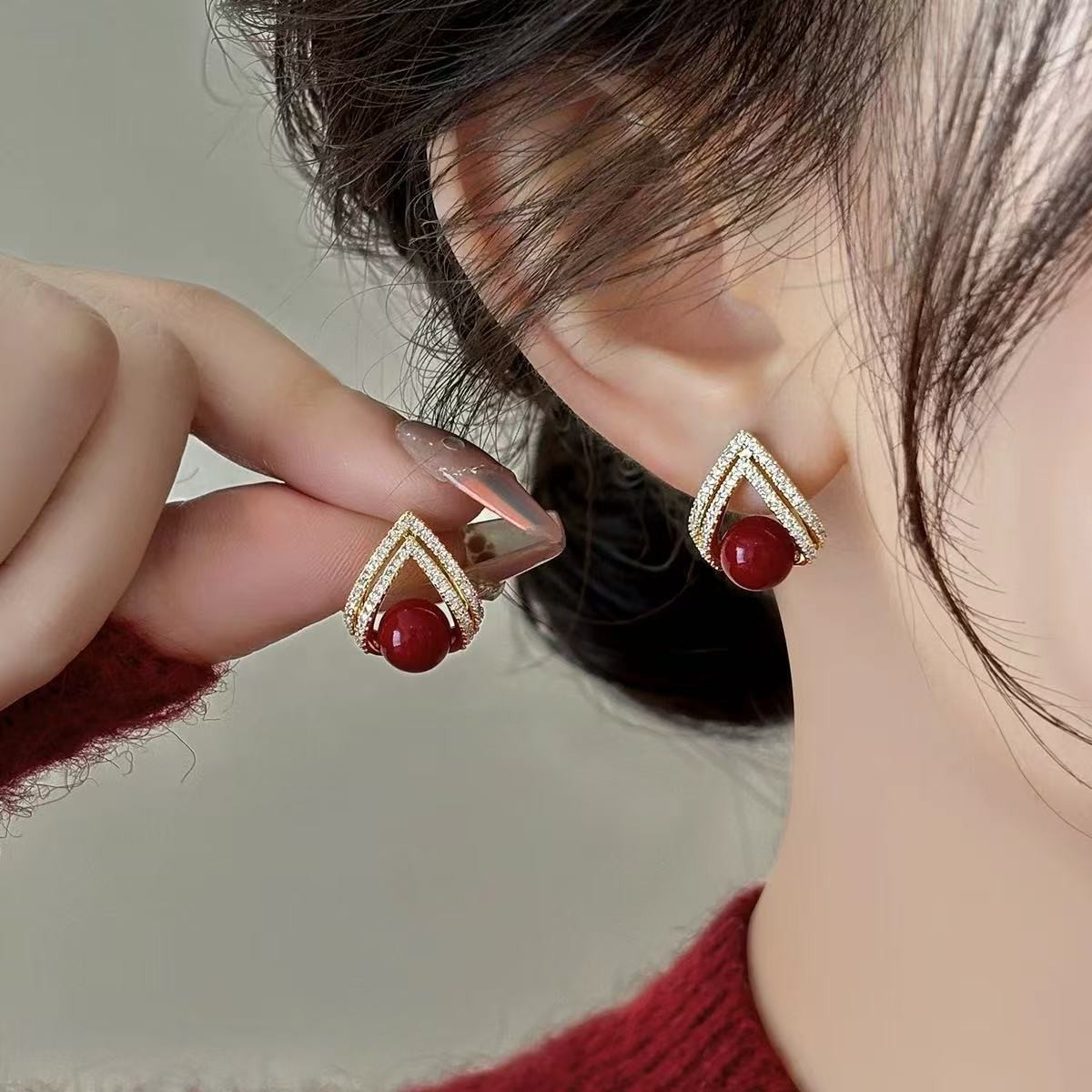 Pearl Earring Stud - Brincos de Pérola Vermelha Vinho em