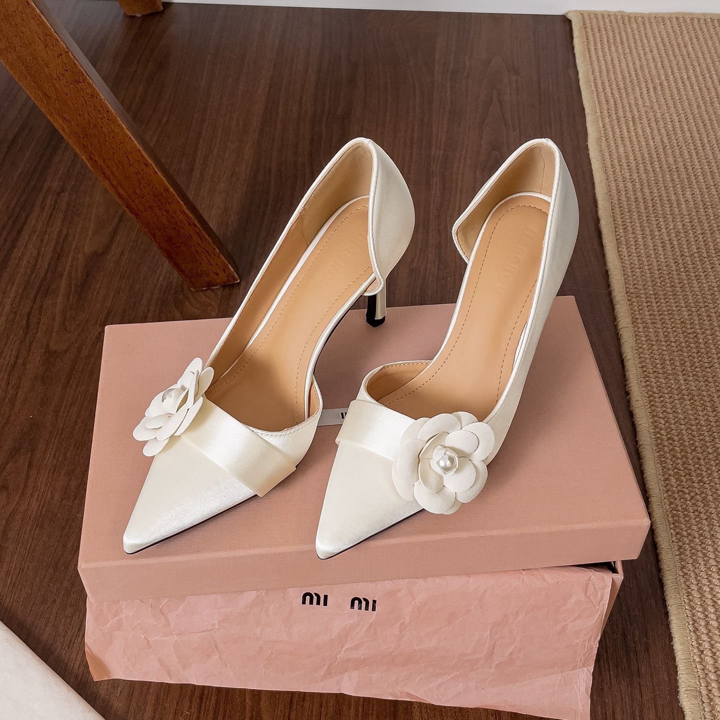 Women Formal Wear On Sale - Sapatos de Salto Fino em Cetim
